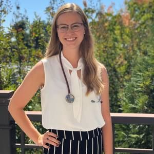 Meet your Posher, Holly